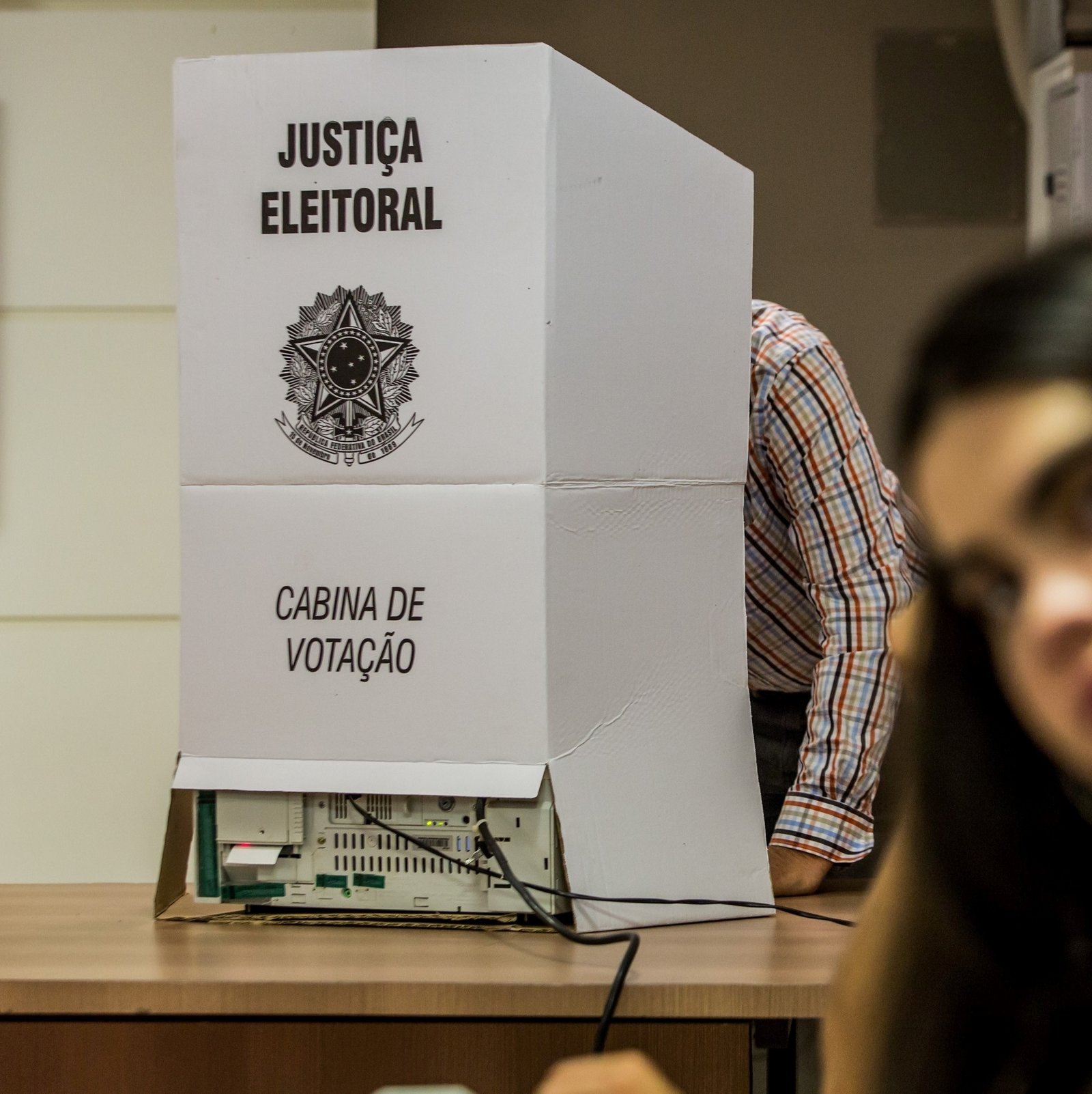 Nova Canaã do Norte: Homem é preso após filmar urna eletrônica durante votação