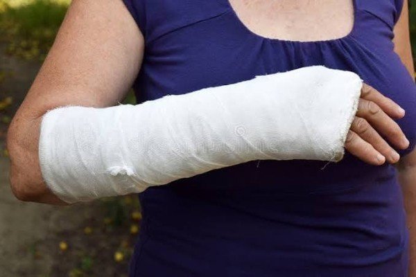 Mulher é agredida em Sinop após flagrar mensagens do ex à filha de 11 anos