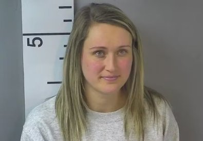 Mulher é presa sob acusação de incesto com criança