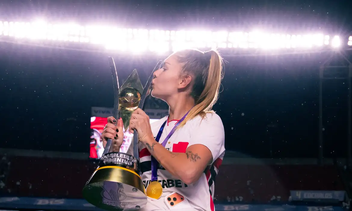 Campeã do Brasileirão, Carol Gil é convocada para amistosos da seleção