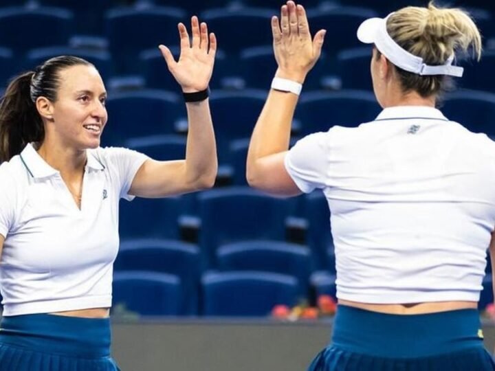 Dupla de Stefani bate campeãs olímpicas e avança à semi em Pequim