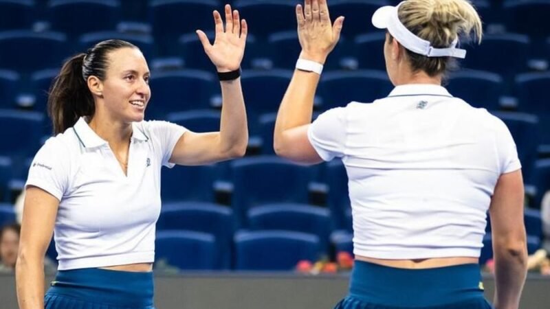 Dupla de Stefani bate campeãs olímpicas e avança à semi em Pequim