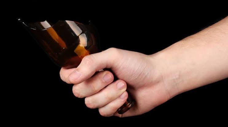 Guarantã: Homem é ferido com garrafa de vidro no rosto durante briga em conveniência