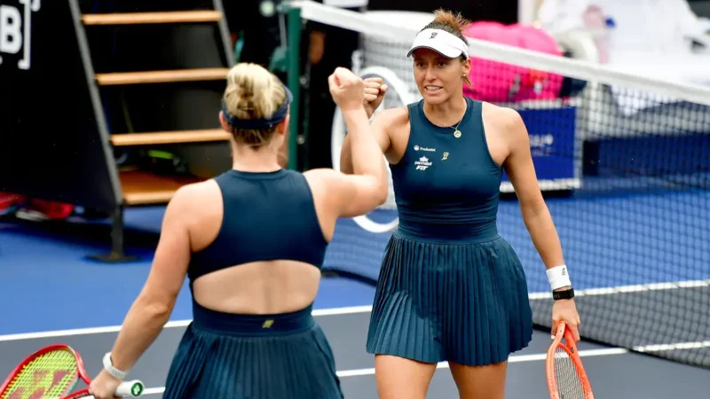Dupla de Luisa Stefani avança às quartas do WTA 1000 de Pequim