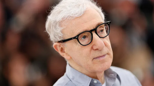 Jeffrey Epstein se aproximou de Woody Allen para retomar prestígio, diz jornal