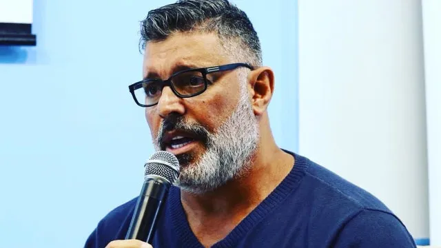 Alexandre Frota pede apreensão do passaporte de Flávio Bolsonaro