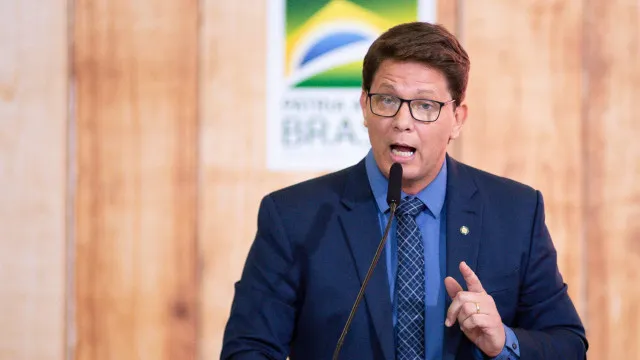 Mario Frias pagou com verba de campanha empresa ligada a ex-servidora de gestão na Cultura