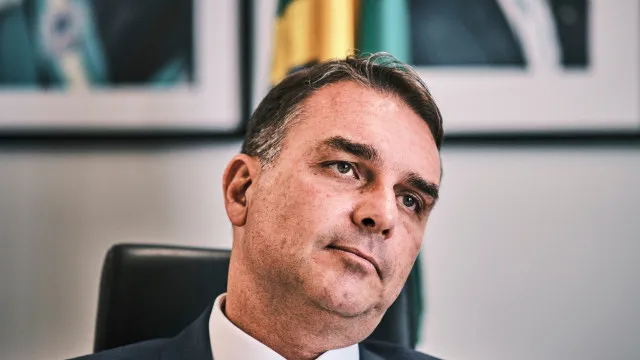 Possível vitória de Flávio Bolsonaro ameaça o futuro do cinema brasileiro, diz Variety