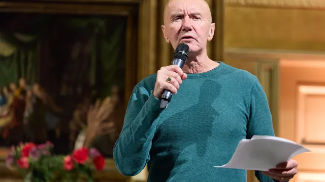Celular faz tudo ser vício para os jovens, diz Irvine Welsh, de ‘Trainspotting’