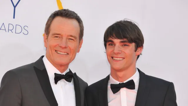 Pai de RJ Mitte em “Breaking Bad”, Bryan Cranston lamenta morte do ator