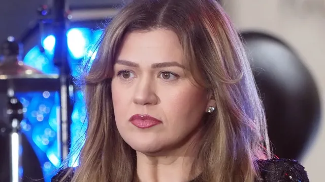 Kelly Clarkson se revolta com loja e acusa funcionário de mentir
