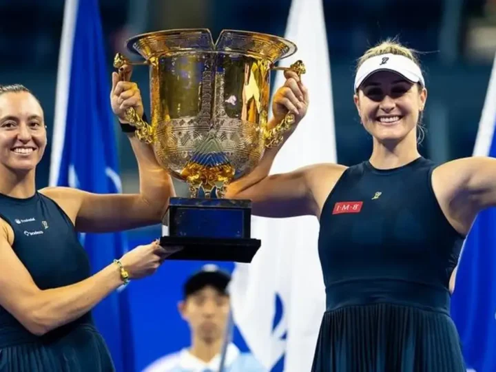 Dupla de Stefani fatura WTA 1000 de Pequim, o 5º título na temporada