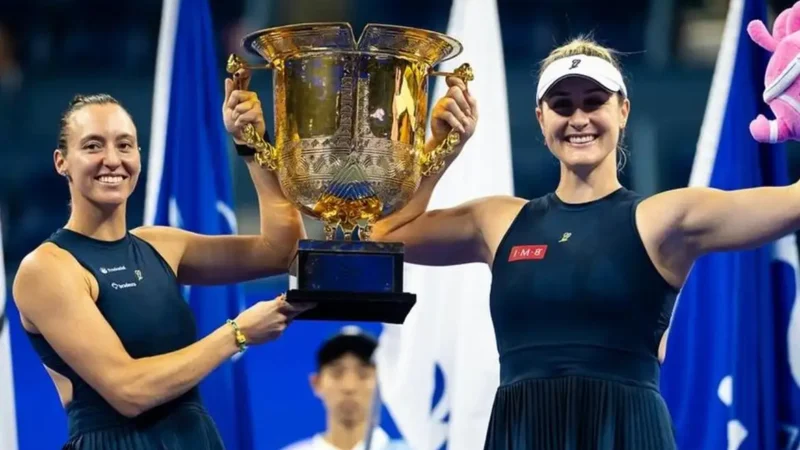 Dupla de Stefani fatura WTA 1000 de Pequim, o 5º título na temporada