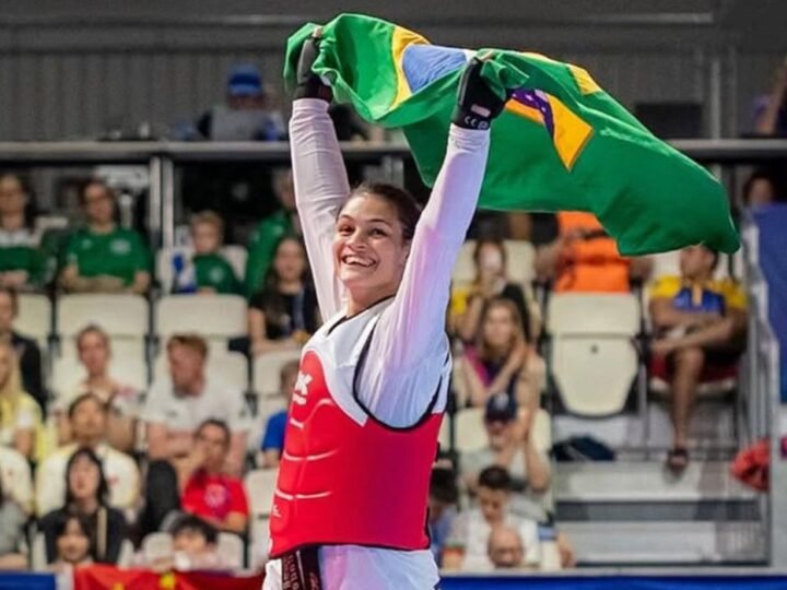 Maria Clara Pacheco é campeã da 3ª etapa do Grand Prix, em Paris